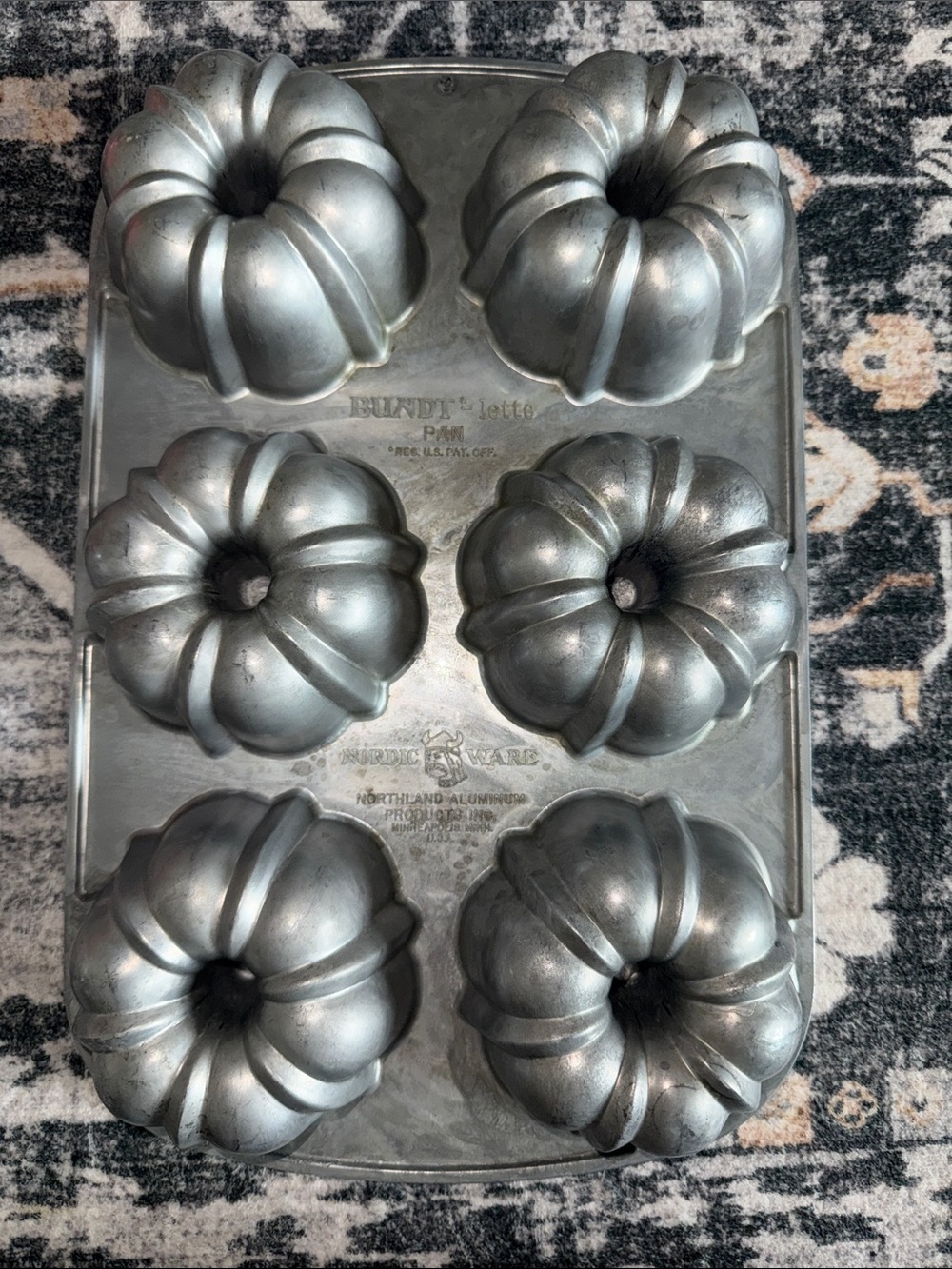VINTAGE Nordic Ware Silver Mini Bundt Pan - 6-Cavity